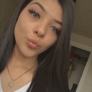 Meet your Posher, Daniela